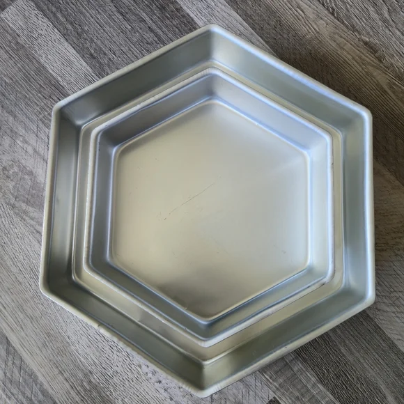 Wilton Performance Pans Hexagon Cake Pan Set 9" 12" Aluminum - Picture 7 of 7